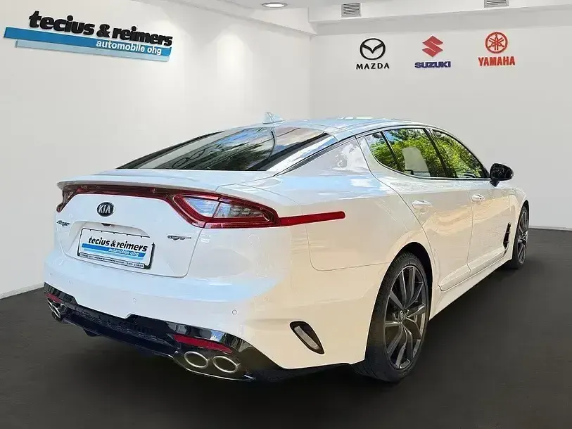 Gebraucht Kia Stinger GT 370 PS (272 kW) 2020 Weiß Kleinwagen