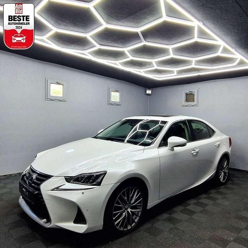 Sonic white Gebraucht 2018 Lexus IS300 Luxury Line Limousine | 29.980 € - Bild 1/4