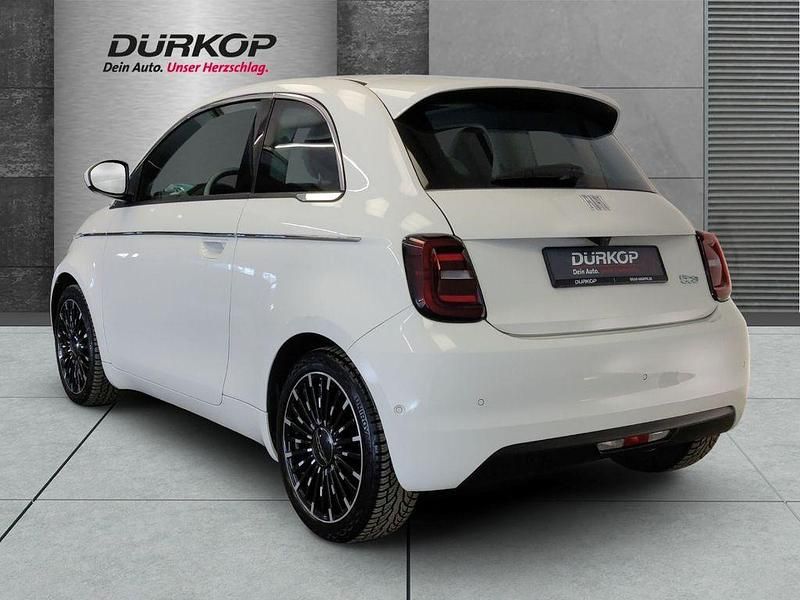 Gebraucht Fiat 500e La Prima 86 kW (118 PS) 2023 Arktis weiß Kleinwagen