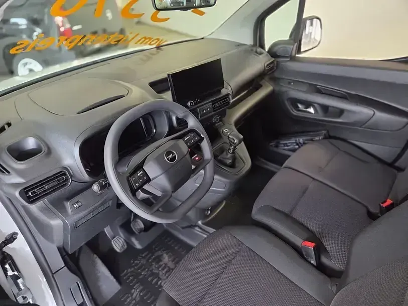 Neu Opel Combo Basis 131 PS (96 kW) 2026 Weiss Van / Kleinbus