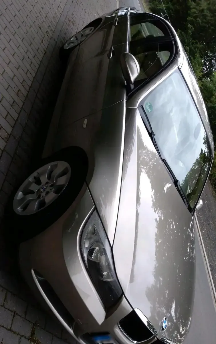 Gebraucht BMW 320 170 PS (125 kW) 2009 Gold Limousine