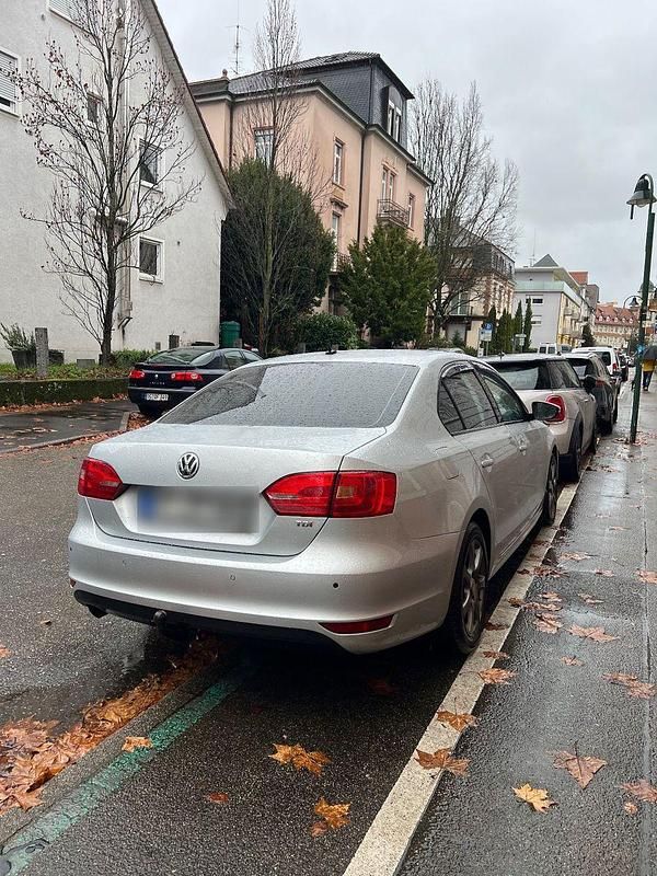 Gebraucht VW Jetta 105 PS (77 kW) 2011 Silber Limousine