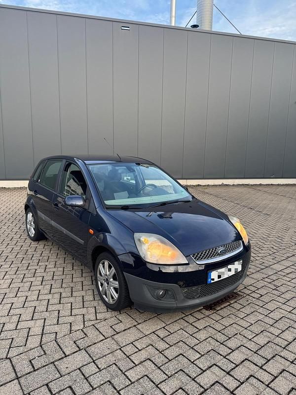 Blau Gebraucht 2005 Ford Fiesta Kleinwagen | 2.199 € (Etwas zu teuer) - Bild 1/4