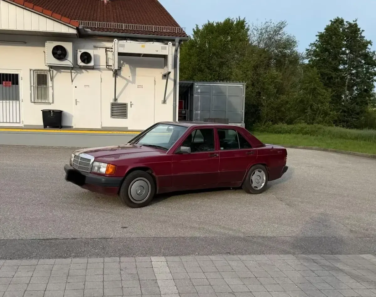 Gebraucht Mercedes 190 122 PS (89 kW) 1992 Rot Limousine