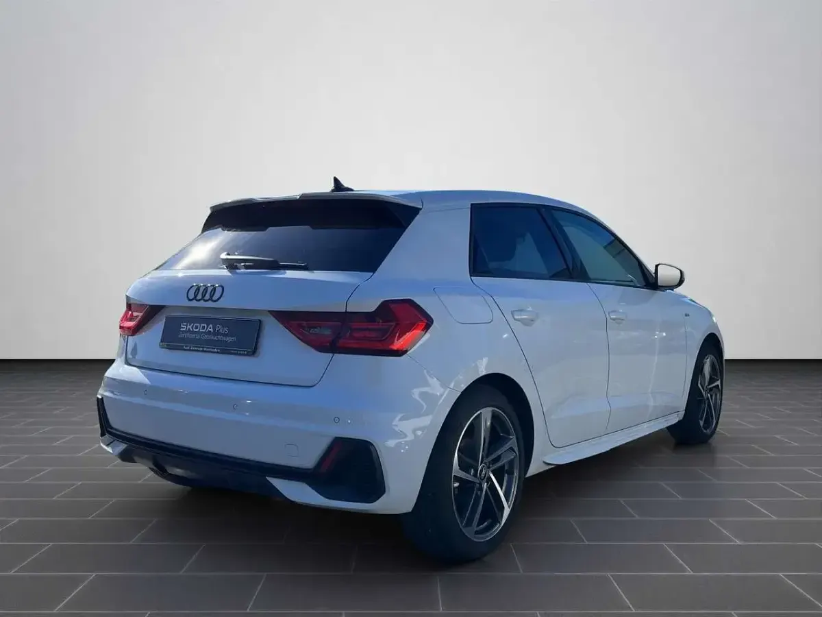 Gebraucht Audi A1 S-Line 116 PS (85 kW) 2025 Gletscherweiß metallic SUV