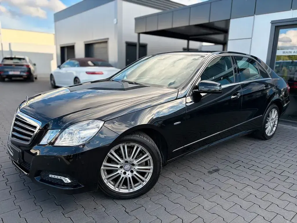 Gebraucht Mercedes E200 Avantgarde 184 PS (135 kW) 2009 Schwarz Limousine