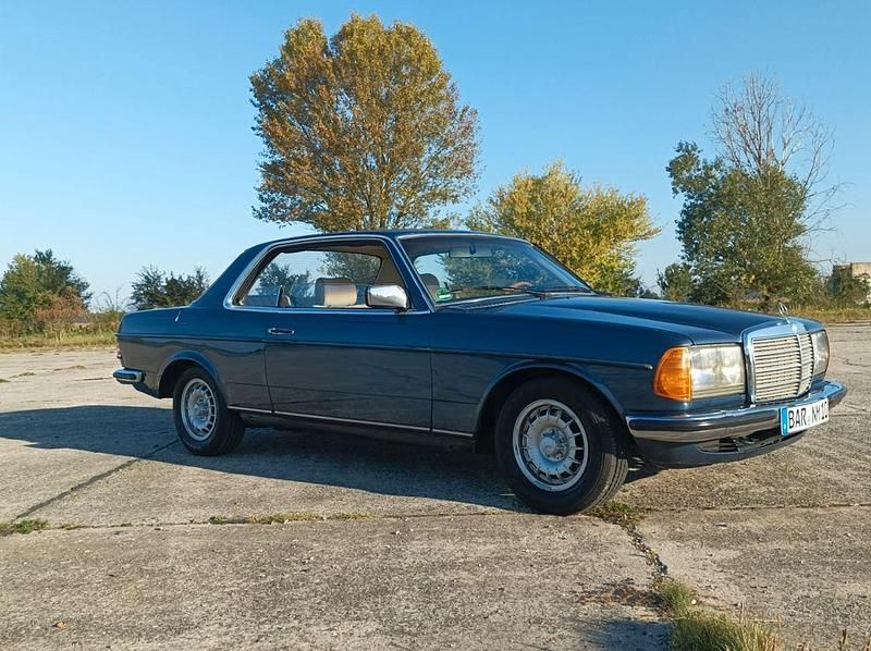 Blau Gebraucht 1983 Mercedes 230 Coupé | 7.500 € - Bild 1/4