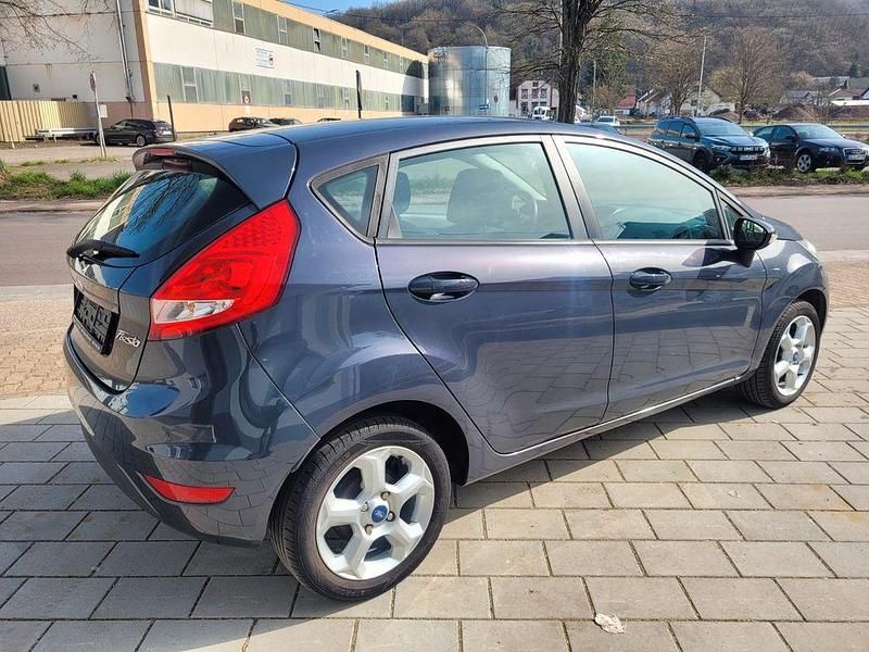 Gebraucht Ford Fiesta 82 PS (60 kW) 2011 Grau Kleinwagen