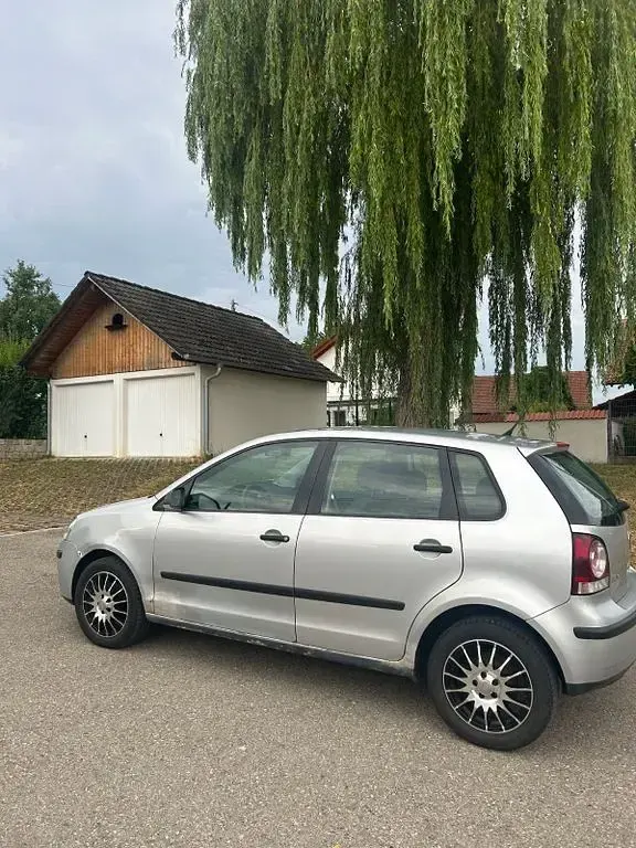 Gebraucht VW Polo Comfortline 64 PS (47 kW) 2005 Silber Kleinwagen
