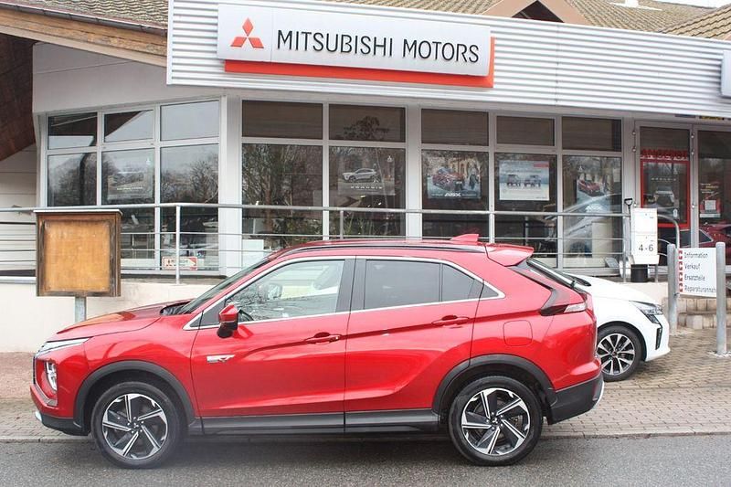 Rot Gebraucht 2021 Mitsubishi Eclipse Cross Edition SUV | 21.900 € (Fairer Preis) - Bild 1/4