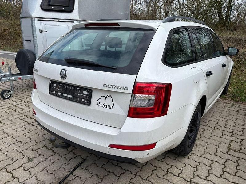 Gebraucht Skoda Octavia Elegance 105 PS (77 kW) 2015 Weiß Kleinwagen