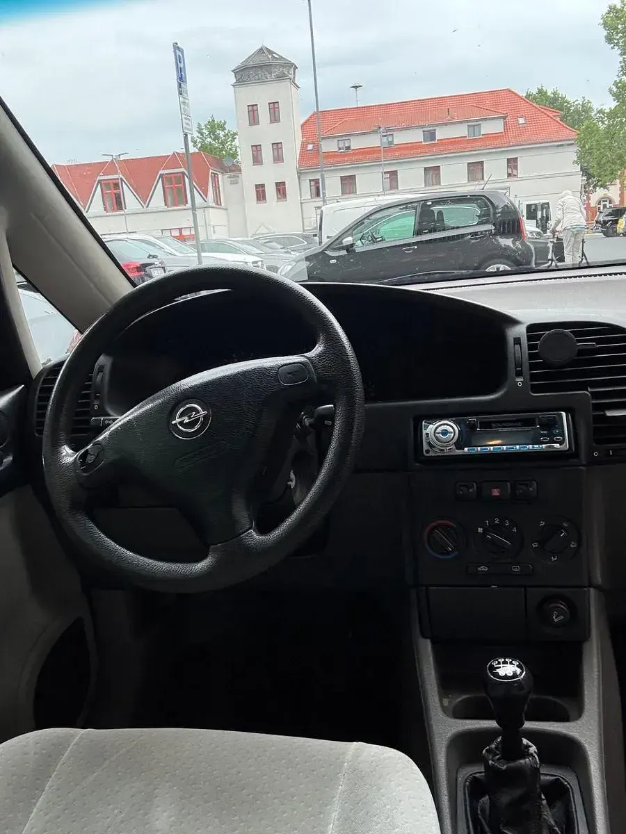 Gebraucht Opel Zafira Comfort 101 PS (74 kW) 2002 Rot Van / Kleinbus
