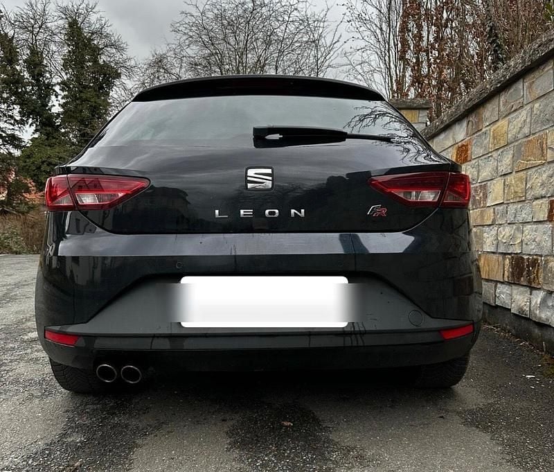 Używany Seat Leon FR 140 KM (102 kW) 2013 Czarny Coupe