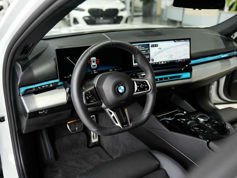 Gebraucht BMW 520 M Sport 208 PS (152 kW) 2025 Weiß Kombi