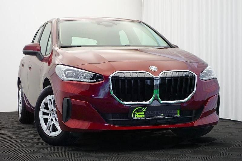 Rot Gebraucht 2023 BMW 218 Active Tourer Performance Van / Kleinbus | 22.846 € (Superpreis) - Bild 1/4