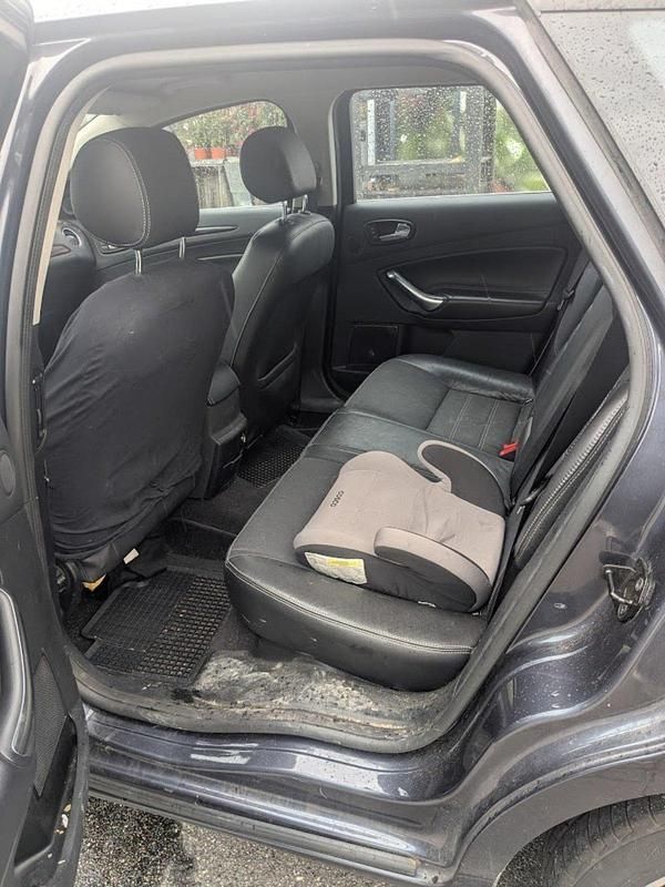 Gebraucht Ford Mondeo 140 PS (102 kW) 2010 Schwarz Kombi