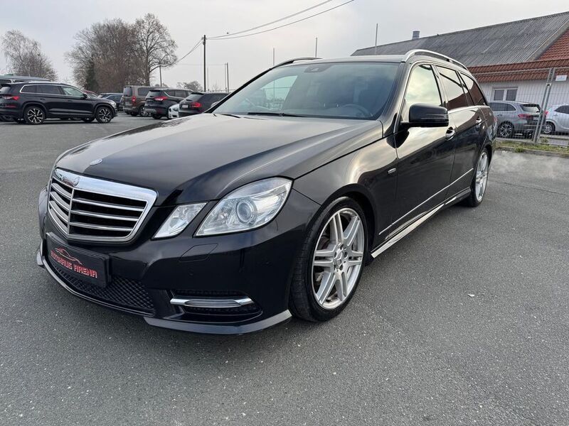 Schwarz Gebraucht 2012 Mercedes E220 Limousine | 7.990 € (Superpreis) - Bild 1/4