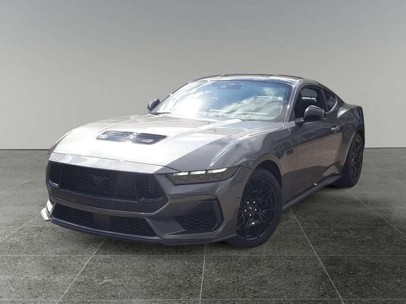 Grau Neu 2025 Ford Mustang GT Fastback Coupé | 55.590 € (Guter Preis) - Bild 1/4