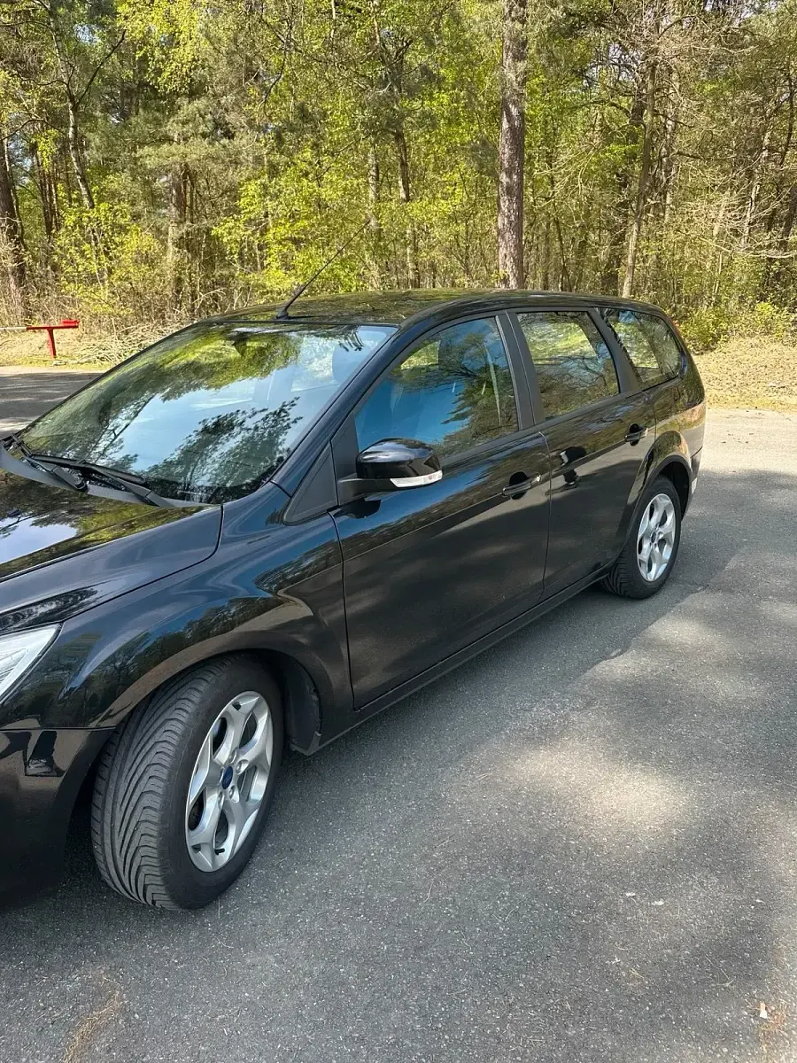 Używany Ford Focus 101 KM (74 kW) 2011 Czarny Kombi
