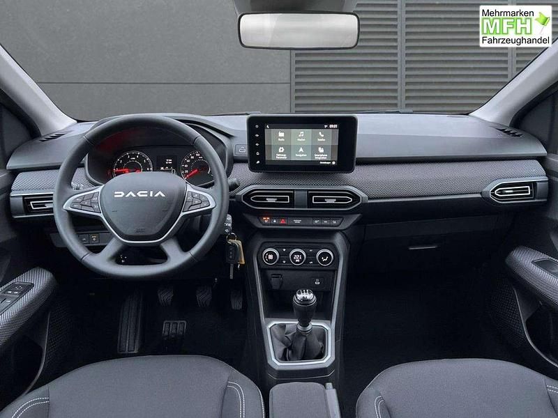 Neu Dacia Sandero Expression 101 PS (74 kW) 2025 Zedergrün Limousine