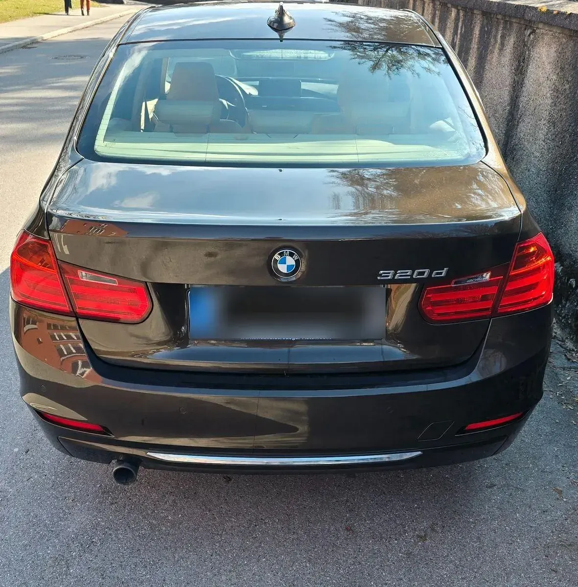 Second-hand BMW 320 Luxury Line 184 CP (135 kW) 2012 Maro Berlinǎ