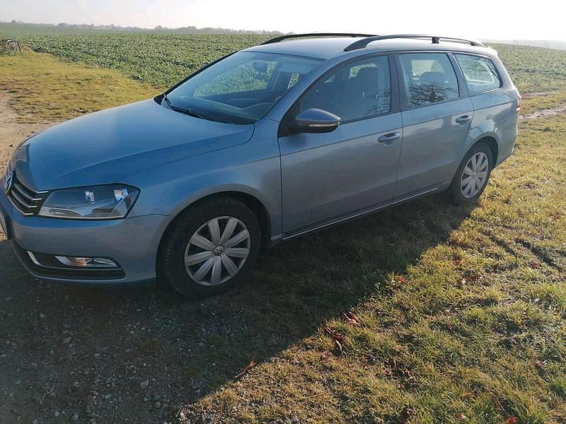 Grau Gebraucht 2011 VW Passat Kombi | 5.550 € (Fairer Preis) - Bild 1/4
