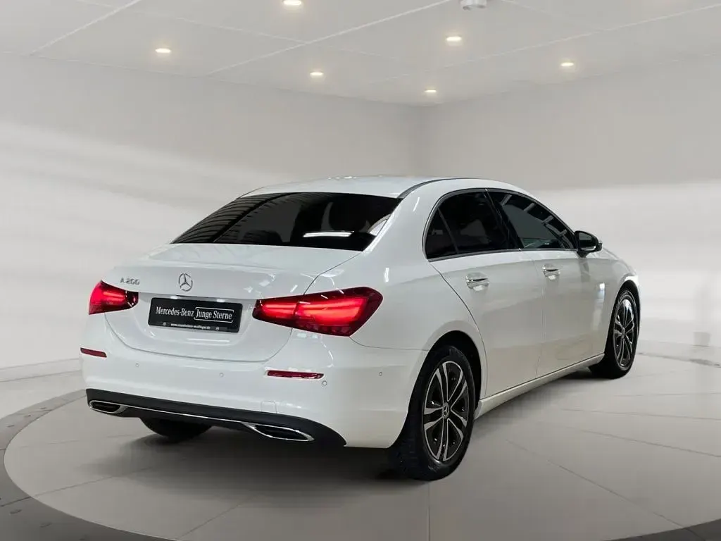 Gebraucht Mercedes A200 Progressive 163 PS (119 kW) 2024 Unilack polarweiß Limousine