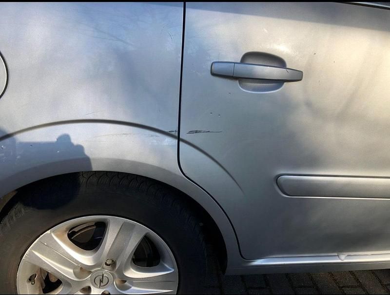 Gebraucht Opel Zafira Innovation 125 PS (91 kW) 2011 Silber Van / Kleinbus