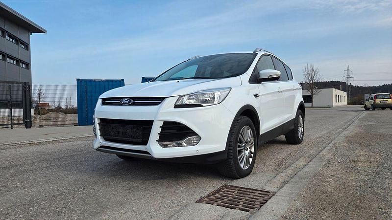 Gebraucht Ford Kuga Titanium 140 PS (102 kW) 2014 Weiß SUV