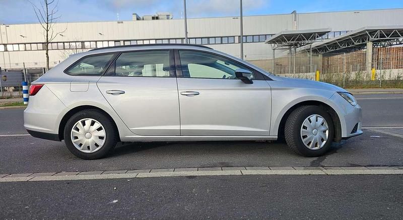 Usado Seat Leon ST Reference 86 HP (63 kW) 2016 Prateado Carrinha