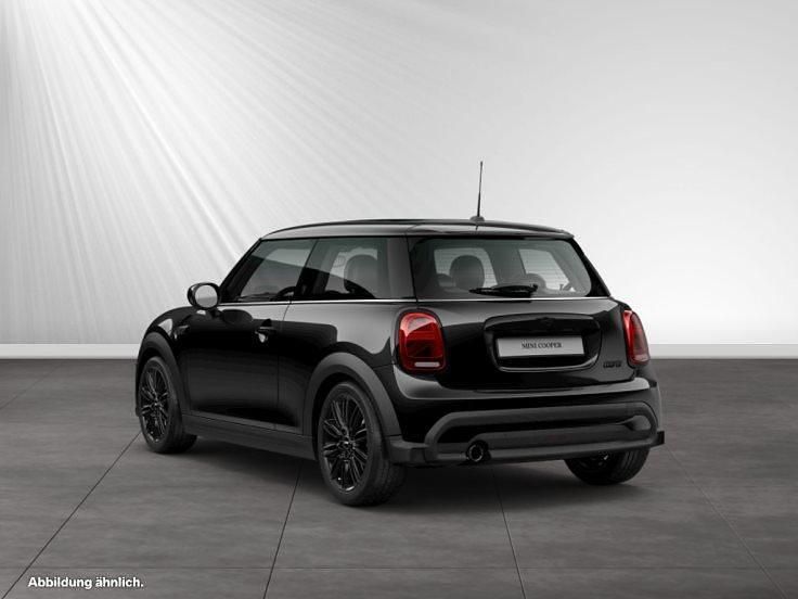 Gebraucht Mini Cooper 136 PS (100 kW) 2023 Midnight black ii metallic Kleinwagen