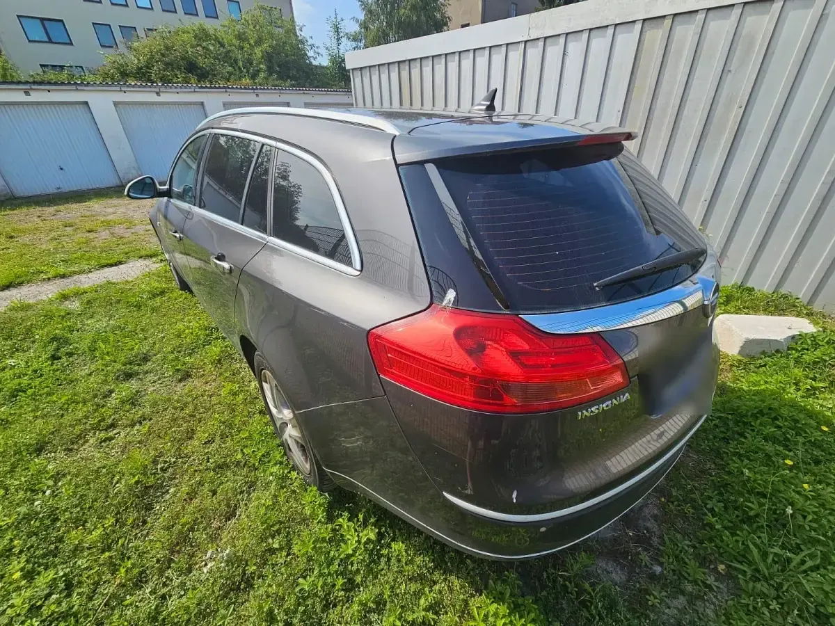 Gebraucht Opel Insignia 140 PS (102 kW) 2009 Schwarz Kombi