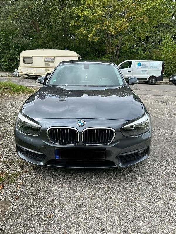 Grau Gebraucht 2017 BMW 118 Advantage Kleinwagen | 10.500 € (Guter Preis) - Bild 1/4