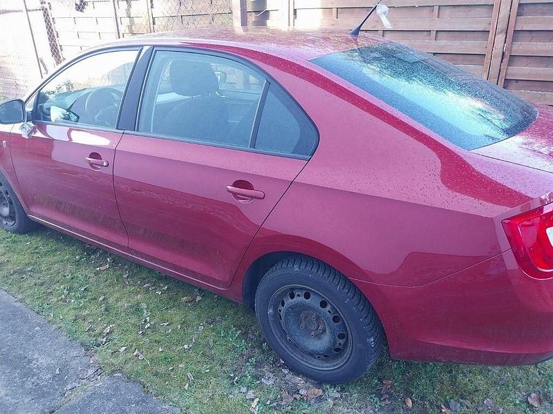 Gebraucht Skoda Rapid Elegance 105 PS (77 kW) 2015 Rot Kleinwagen