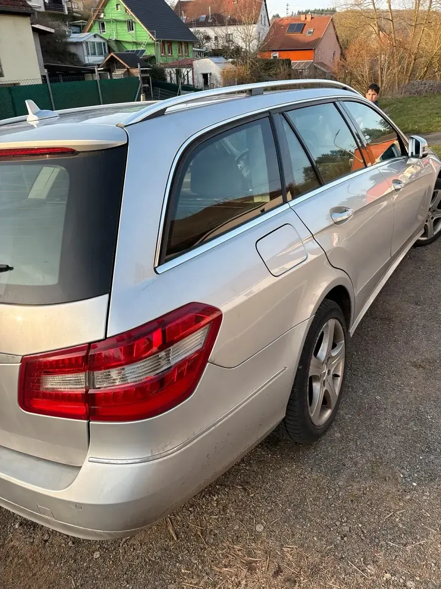 Gebraucht Mercedes E220 170 PS (125 kW) 2012 Silber Kombi