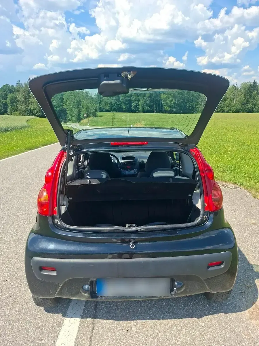 Gebraucht Peugeot 107 68 PS (50 kW) 2010 Schwarz Kleinwagen