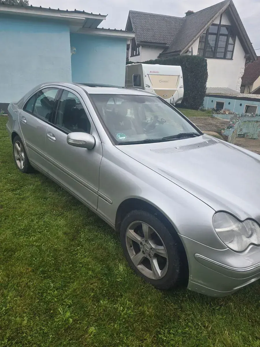 Używany Mercedes 200 122 KM (89 kW) 2003 Srebrny Sedan/Limuzyna