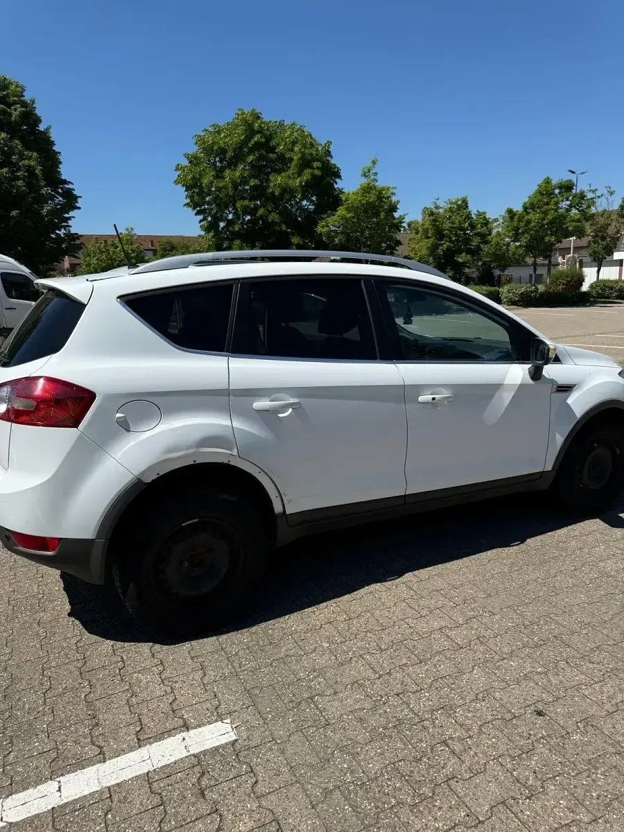Usado Ford Kuga Titanium 200 HP (147 kW) 2010 Branco SUV
