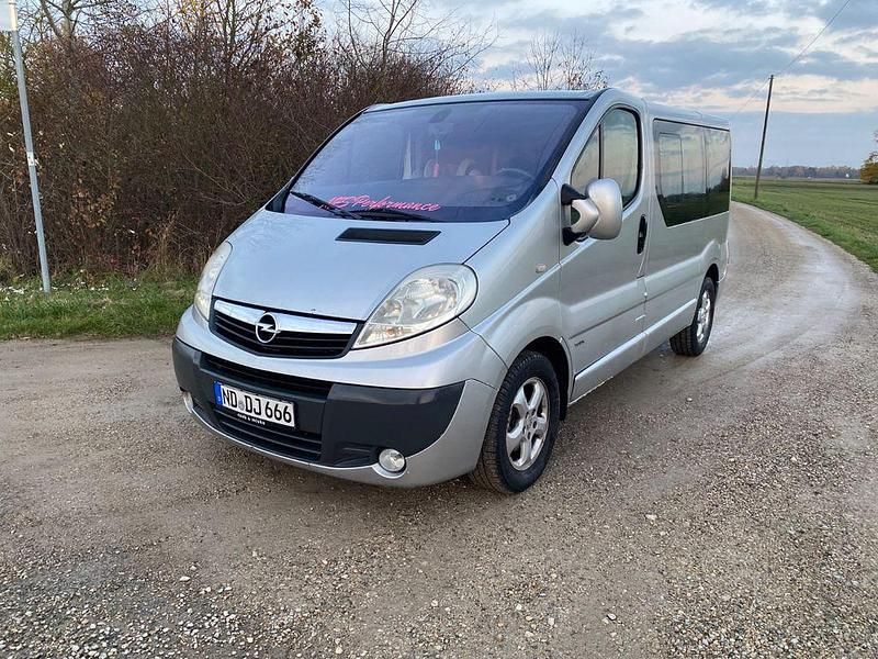 Silber Gebraucht 2006 Opel Vivaro Van | 7.299 € (Fairer Preis) - Bild 1/4