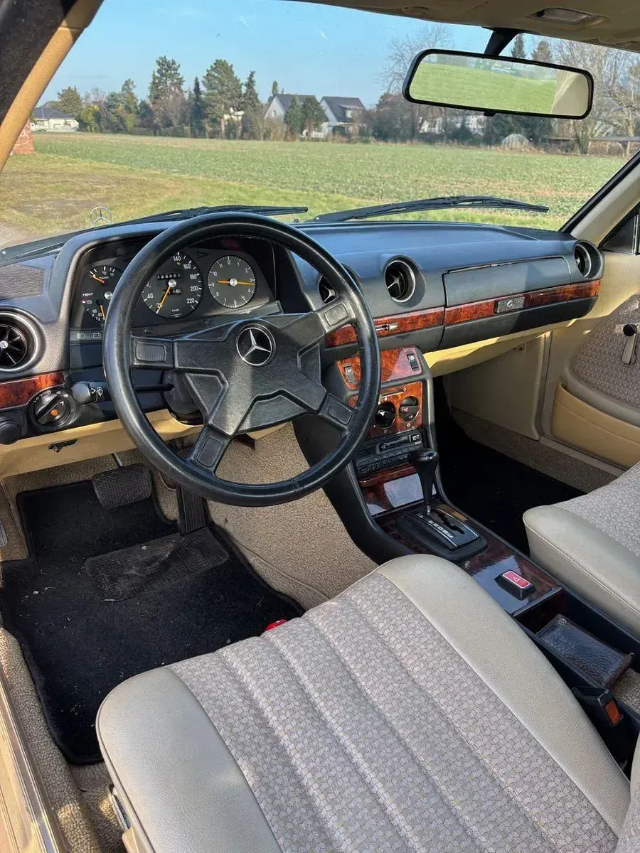 Gebraucht Mercedes 280 150 PS (110 kW) 1979 Rot Coupé