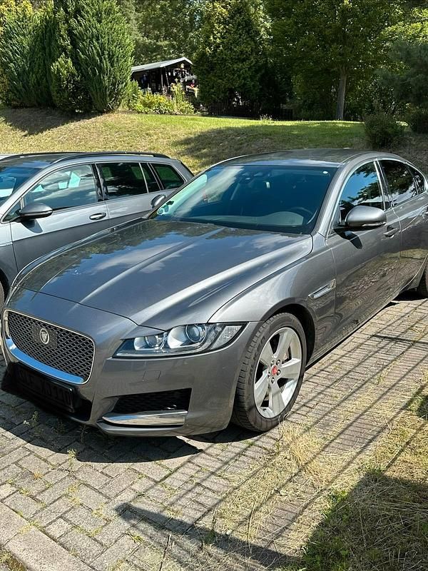 Gebraucht Jaguar XF 300 PS (220 kW) 2017 Grau Limousine