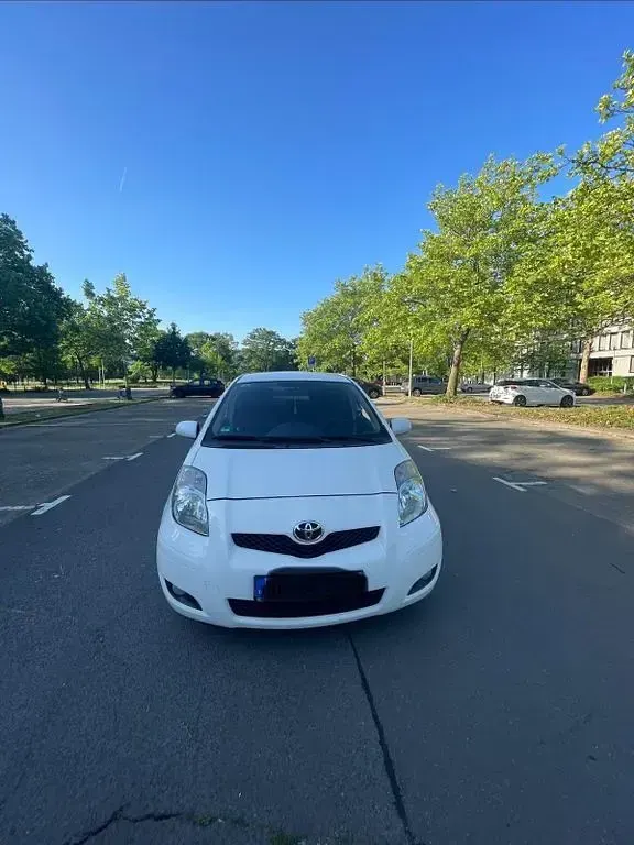 Gebraucht Toyota Yaris Life 101 PS (74 kW) 2010 Schwarz Kleinwagen