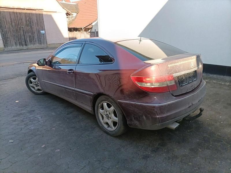 Gebraucht Mercedes CLC220 150 PS (110 kW) 2009 Rot Kleinwagen