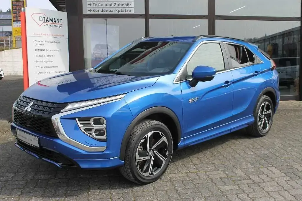 Gebraucht Mitsubishi Eclipse Cross Plus 188 PS (138 kW) 2024 Blau SUV
