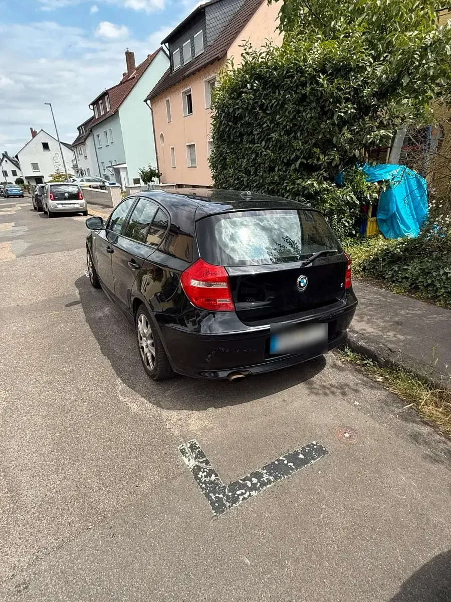 Gebraucht BMW 116 122 PS (89 kW) 2010 Schwarz Kleinwagen