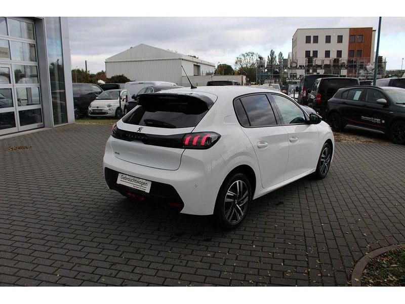 Gebraucht Peugeot 208 Allure 101 PS (74 kW) 2023 Weiss (metallic) Kleinwagen