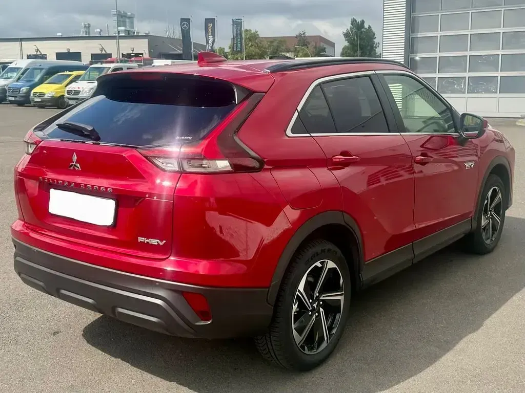 Gebraucht Mitsubishi Eclipse Cross Basis 188 PS (138 kW) 2025 Rot SUV