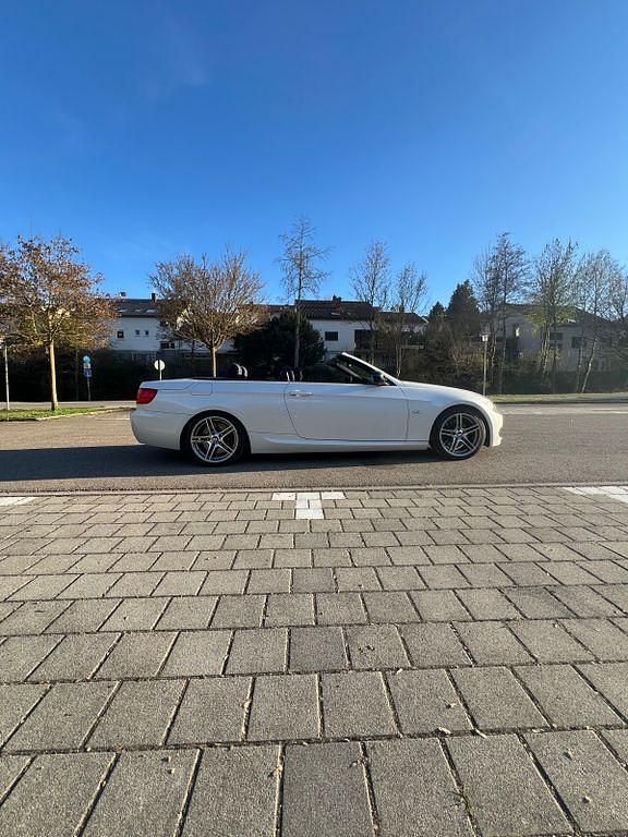 Gebraucht BMW 325 Cabriolet M Sport 204 PS (150 kW) 2011 Weiß Cabrio