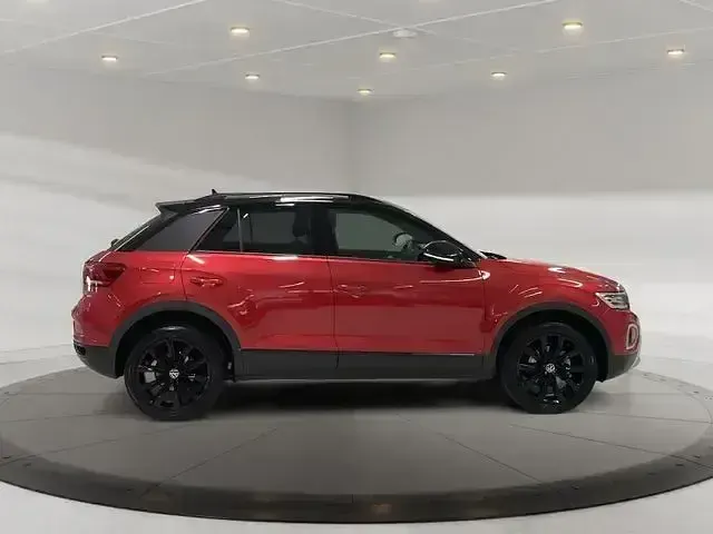 Usata VW T-Roc Style 150 CV (110 kW) 2023 Rosso SUV