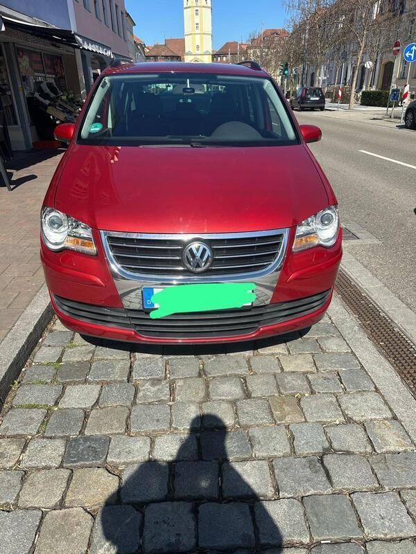 Rot Gebraucht 2007 VW Touran Van / Kleinbus | 4.700 € (Fairer Preis) - Bild 1/4